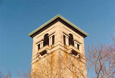 Detail view of the Memorial Tower's four large Palladian windows, 2007.; Halifax Regional Municipality \ Region Municipal de Halifax 2007