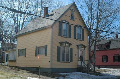 Side profile of the Whitman-Riley House, Annapolis Royal, Nova Scotia, 2009.; Heritage Division, Nova Scotia Department of Tourism, Culture and Heritage, 2009