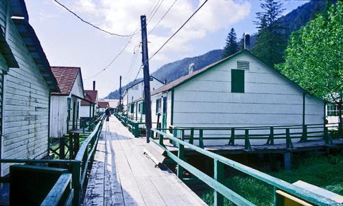 General view of the North Pacific Cannery, showing the elongated spatial organization of the site, 2008.; Parks Canada Agency / Agence Parcs Canada, 2008.