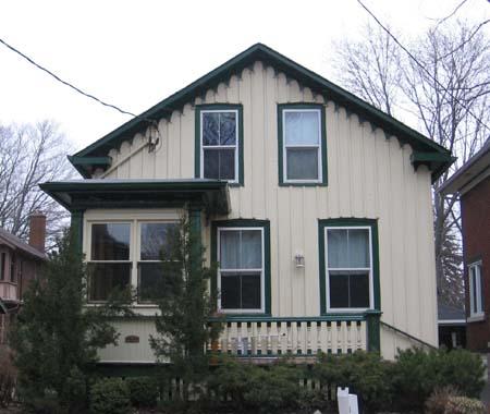 South façade of 222 Mary Street depicting its wooden board and batten construction, 2007.; Lindsay Benjamin, 2007.