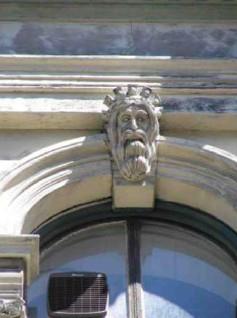 Detail of a Granville Block building, showing one of the sculpted keystones in the arched windows and openings, 2005.; Parks Canada Agency / Agence Parcs Canada, 2005.