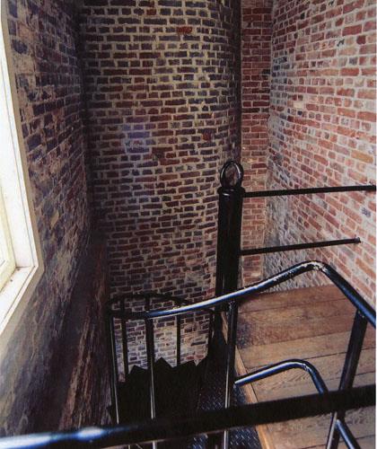 Interior view of Fisgard Lighthouse, showing the the quality and workmanship of original materials, particularly the original fabric cast iron staircase in the tower, and the interior brickwork.; Ian Doull, Parks Canada Agency, 2010  / Ian Doull, Agence Parcs Canada, 2010