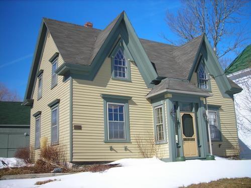 Front and side elevations, 97 Edgewater Street, Mahone Bay, NS, 2009.; Heritage Division, NS Dept. of Tourism, Culture and Heritage, 2009