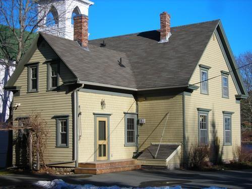 Rear and side elevations, 97 Edgewater Street, Mahone Bay, NS, 2009.; Heritage Division, NS Dept. of Tourism, Culture and Heritage, 2009