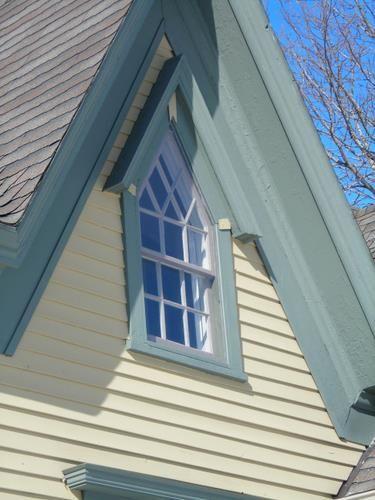Detail of Gothic window, 97 Edgewater Street, Mahone Bay, NS, 2009.; Heritage Division, NS Dept. of Tourism, Culture and Heritage, 2009