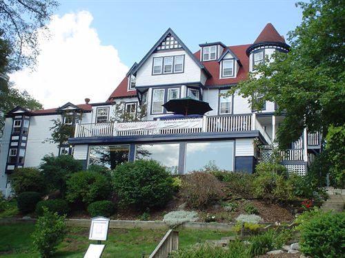 View from Lincoln Street, Boscowen Inn, Lunenburg, NS, 2004.; Heritage Division, Province of Nova Scotia, 2004