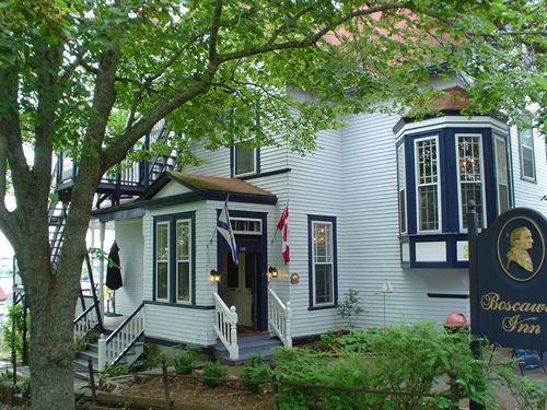 Detail of Cumberland Street entrance, Boscowen Inn, Lunenburg, NS, 2004.; Heritage Division, Province of Nova Scotia, 2004