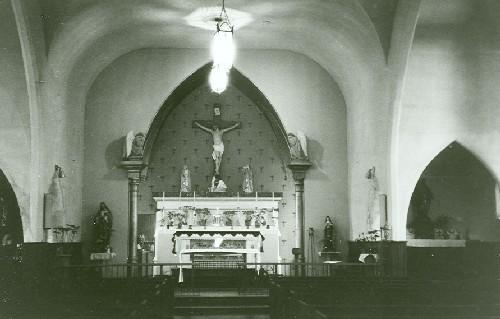 Interior view of Saint Paul's Roman Catholic Church, showing the wall and two chancel columns retained from the 1884 structure.; Parks Canada Agency / Agence Parcs Canada.