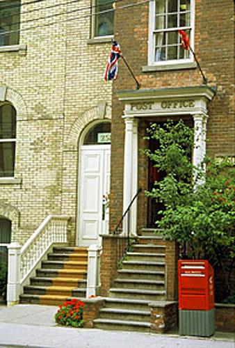 Detail view of the Fourth York Post Office National Historic Site of Canada showing its residential, townhouse appearance, sustained on the main façade by its domestic scale, separate entrances and the highly ordered arrangement of its openings, 1993.; Parks Canada Agency / Agence Parcs Canada, B. Morin, 1993.