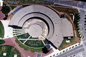 Aerial view of the John Street Roundhouse (Canadian-Pacific), 1999.; Parks Canada/Parcs Canada, 1999.