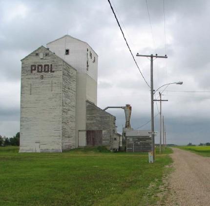 General view of Doukhobors at Veregin, showing the grain elevator constructed around 1908, 2004.; Parks Canada Agency / Agence Parcs Canada, Judith Dufresne, 2004.