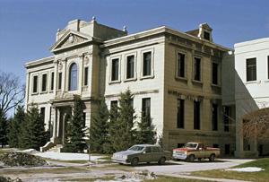 General view of the Winnipeg Law Courts.; Parks Canada/Parcs Canada, 1995.