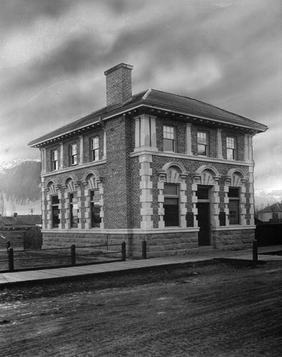 Historic view of the Old Bank of Commerce, 1904; CIBC Archives #143.00, with permission