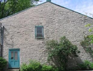 View of the Saint-Louis Barracks, part of Sewell House National Historic Site of Canada, 2004.; Agence Parcs Canada / Parks Canada Agency, 2004.