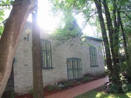 View of the workshop at Sewell House, showing its neoclassically inspired design.; Agence Parcs Canada / Parks Canada Agency, 2004.