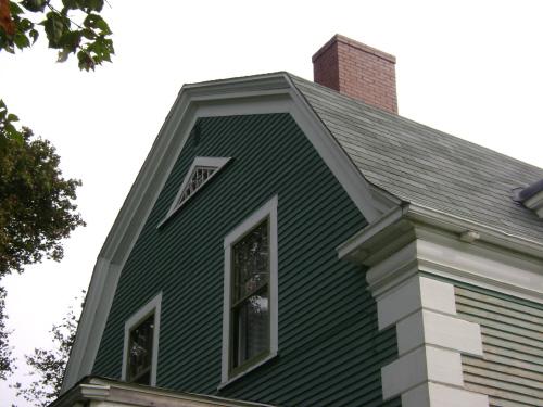 This photograph shows the gambrel roof, 2007; Town of St. Andrews