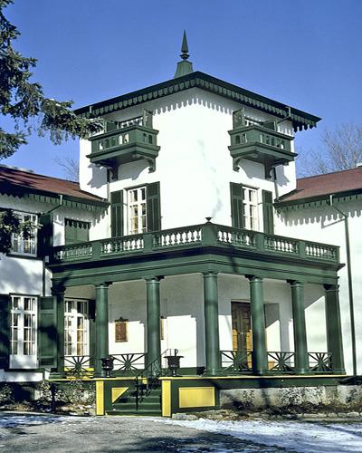 General view of Bellevue House showing the irregular massing of Bellevue House in an L shape with a central tower entrance, 1980.; Parks Canada Agency / Agence Parcs Canada, W Wyett, 1980.