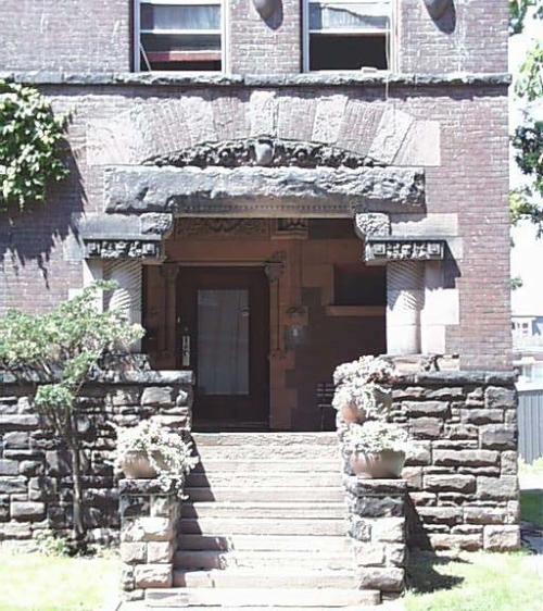 Front facade, entrance detail, 2 Wellesley Place; Ministry of Culture, 1999