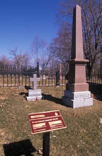 General view of Sir John A. Macdonald's gravesite, 1995.; Parks Canada/Parcs Canada, 1995.
