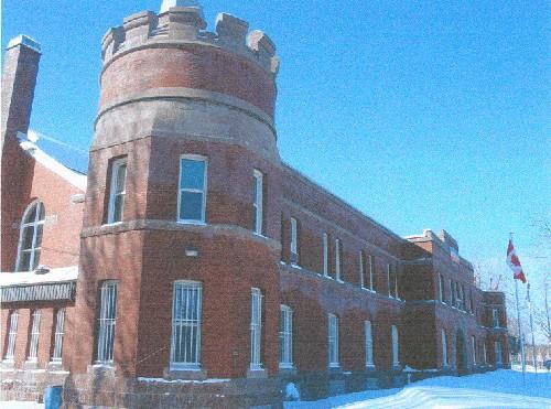 View of the exterior of the Armoury, showing the octagonal tower with crenellated parapet, 2005.; Department of National Defence / Ministère de la Défense nationale, 2005.