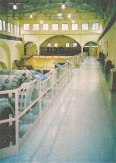 View of the station's interior at Stave Falls Hydro-Electric Installation, showing its open space and mezzanine gallery, 2002.; Agence Parcs Canada / Parks Canada Agency, 2002.