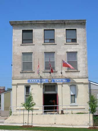 Of note are the four stone pillars and central recessed entrance on the first-storey.; Lyndsay Haggerty, 2007.