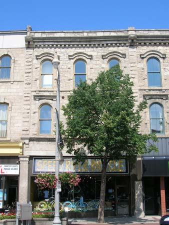 Featured is the three-bay façade with a dentil trimmed cornice.; Lyndsay Haggerty, 2007.