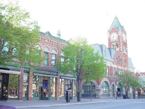 East side, Hurontario Street, showing commercial block on left and town hall on right, Collingwood, 2004; Town of Collingwood, 2004