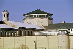 View of the central block of Kingston Penitentiary, showing the central octagonal drum and dome, 1994.; Parks Canada Agency / Agence Parcs Canada, J. Butterill, 1994.