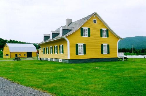 Corner view of Le Boutillier Manor, showing its gable roof with dormers and a projecting bell-cast eave, 1997.; Parks Canada Agency / Agence Parcs Canada, Jocelyne Cossette, 1997.