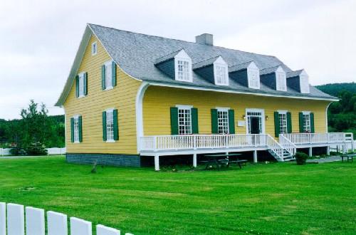 View of Le Boutillier Manor, showing its neo-classically inspired, symmetrically organized façade with wood cladding and casement windows with shutters, 1997.; Parks Canada Agency / Agence Parcs Canada, Jocelyne Cossette, 1997.