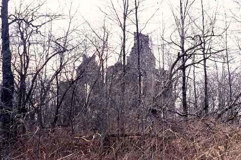 General view of the ruin of Glengarry House, showing the fieldstone gable walls, 1996.; Parks Canada Agency / Agence Parcs Canada, Dennis Carter-Edwards, 1996.