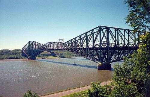 General view of the Québec Bridge National Historic Site of Canada, 1998.; Agence Parcs Canada / Parks Canada Agency, S. Desjardins, 1998.