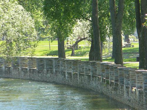 General view of the Lachine Canal, 2007.; Agence Parcs Canada/Parks Canada Agency, 2007.