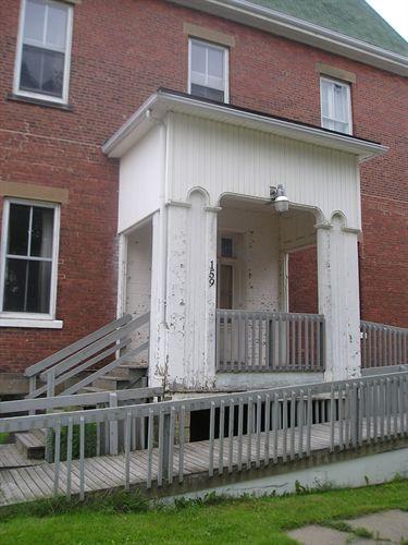 Front entrance, Stella Maris Convent, Pictou, Nova Scotia, 2005.
; Heritage Division, NS Dept. of Tourism, Culture and Heritage, 2005