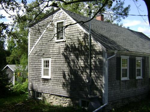 This photograph shows the simple roof-line, 2007; Town of St. Andrews