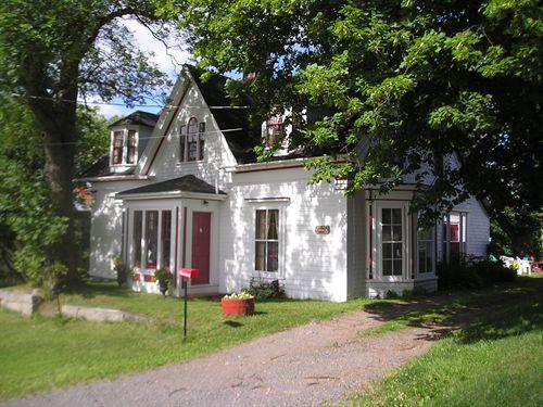 Front and south elevations, Jost House, Guysborough, Nova Scotia, 2006.; Heritage Division, NS Dept. of Tourism, Culture and Heritage, 2006.