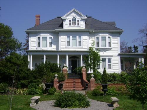 This photograph shows the front façade of the building, 2008; Town of St. Andrews