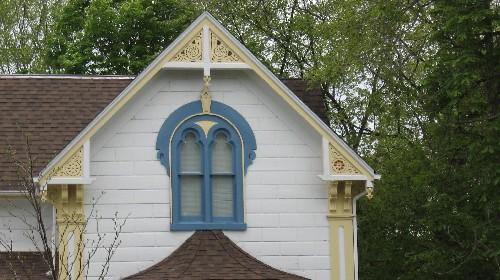 Featured is a paired window with a decorative window surround.; Chelsey Tyers, 2008.