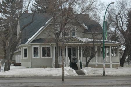 Front view facing South; Winkel, 2009