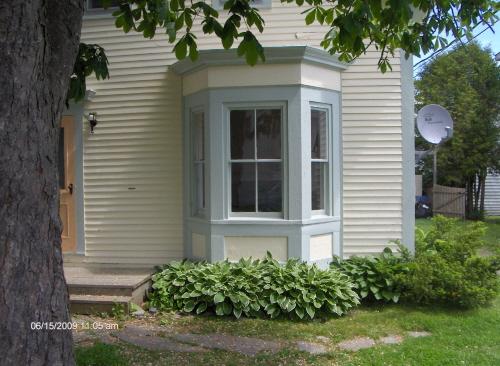 This photograph illustrates the single-storey bay window, 2009; Town of St. Andrews