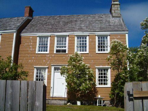 Ross-Thomson House, Shelburne, residential entrance, 2004; Heritage Division, Department of Tourism, Culture and Heritage, 2004