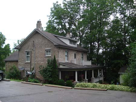 Of note is the gable roof and chimney placements.; Martina Braunstein, 2007.