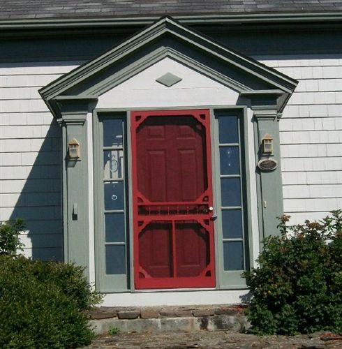 Parker / Hawboldt House, Belleisle, N.S., front entrance, 2009.; Heritage Division, NS Dept. of Tourism, Culture and Heritage, 2009