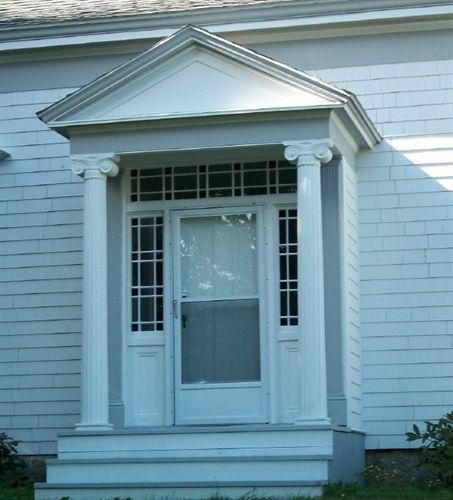Captain James Anthony House, Port Wade, N.S., central doorway with pedimented portico and Doric columns, 2009.; Heritage Division, NS Dept. of Tourism, Culture and Heritage, 2009