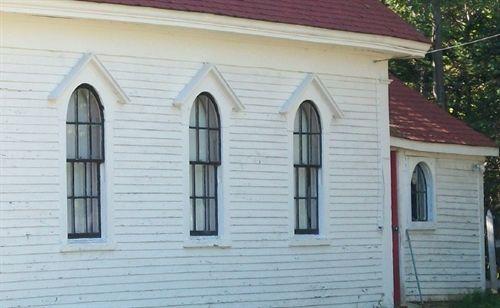 Tupperville School Museum, Tupperville, N.S., Gothic Revival six-over-six windows, 2009.; Heritage Division, NS Dept. of Tourism, Culture and Heritage, 2009