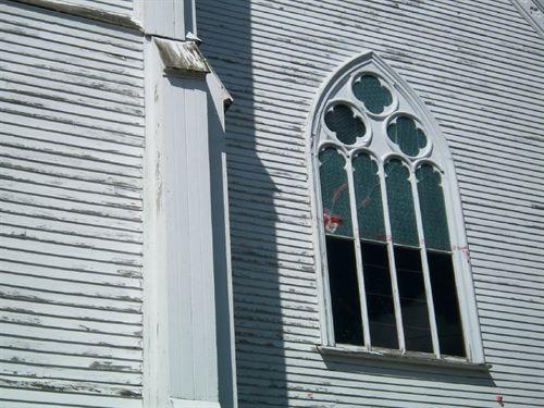 Emmanuel United Church, Granville Ferry, N.S., pointed Gothic window, 2009.; Heritage Division, NS Dept. of Tourism, Culture and Heritage, 2009