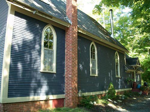 Old St. Alban's Church, Lequille, N.S., pointed arch side windows, 2009.; Heritage Division, NS Dept. of Tourism, Culture and Heritage, 2009