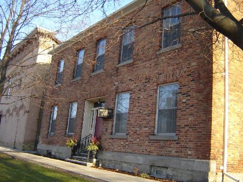 Featured is the symmetrical five-bay façade.; Kayla Jonas, 2008.