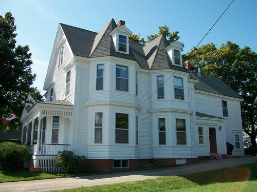 Captain Joseph Hall House, Granville Ferry, N.S., southeast elevation, 2009; Heritage Division, NS Dept. of Tourism, Culture and Heritage, 2009